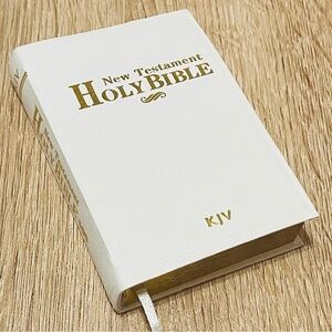 KJV New Testament, Travel Size, Leatherette White, Red Letter, Value Edition EUC